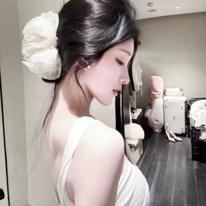 Douyin streamer 不是小鹿🦌（穷鬼版） live recording preview