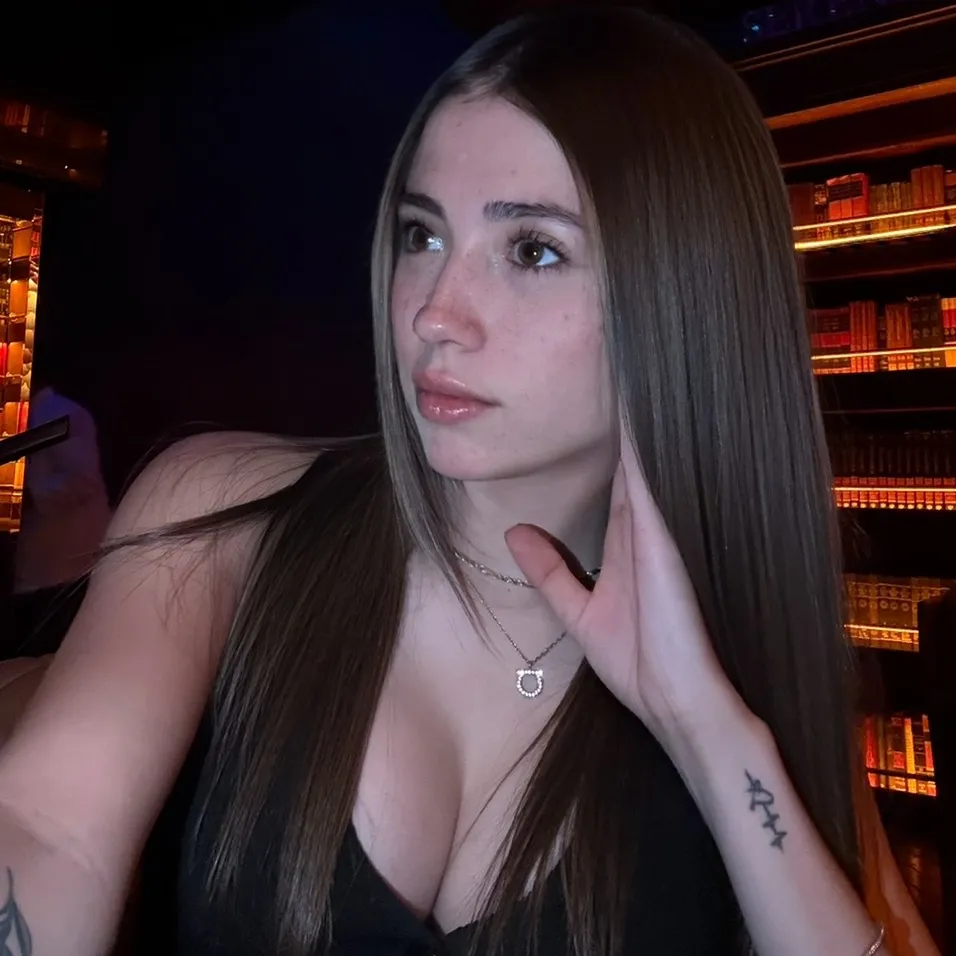 TikTok streamer hillaryreyess live recording preview