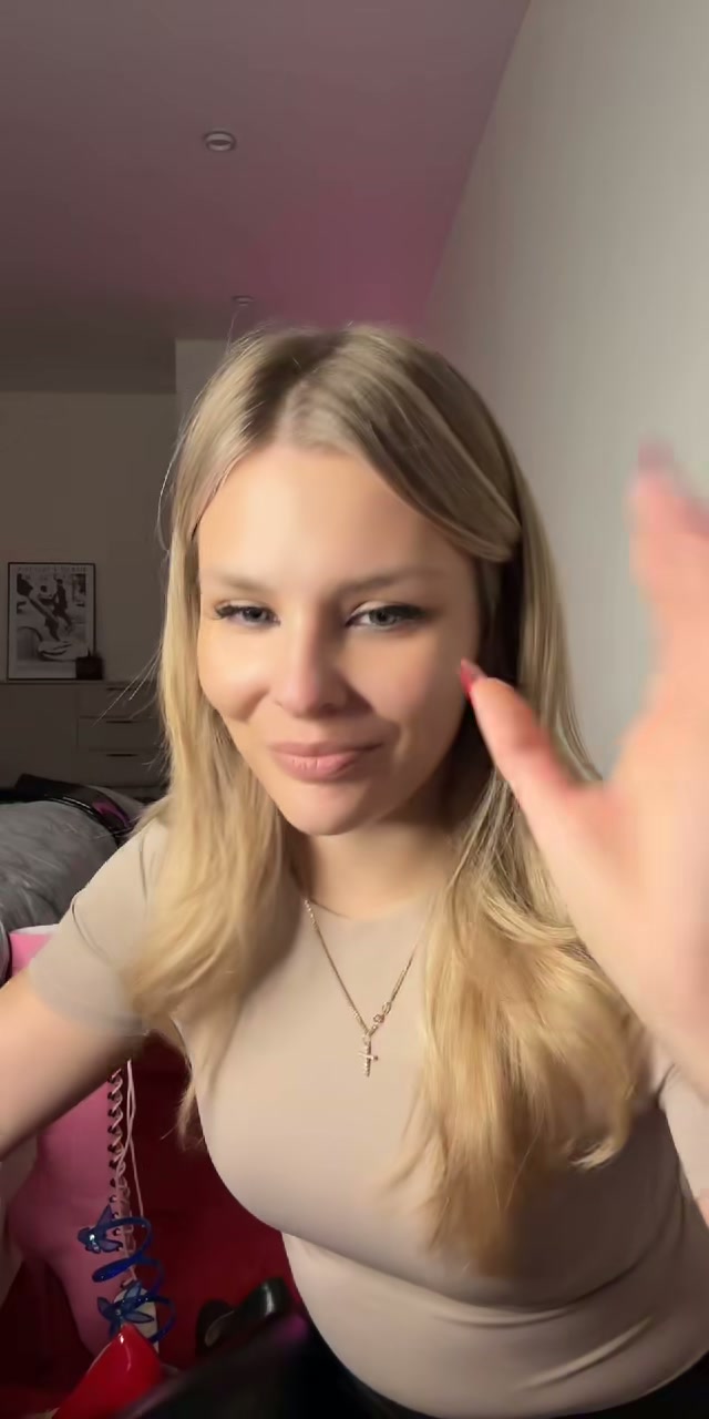 LARISA LORI TikTok Live Replay: Audience Chat and Interactions